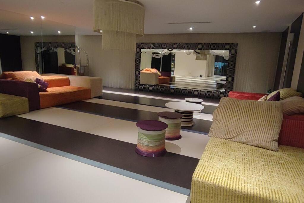 Aveline Suites Elite Rockwell View Acqua Private Residences Near Rockwell Makati Manila Kültér fotó