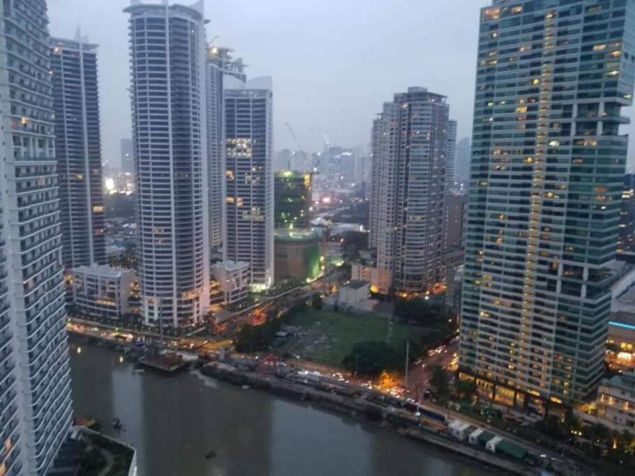 Aveline Suites Elite Rockwell View Acqua Private Residences Near Rockwell Makati Manila Kültér fotó